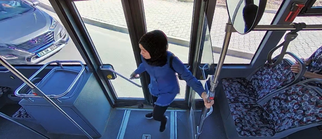 Elazığ’da biri ağır 3 kişinin yaralandığı kazanın görüntüleri ortaya çıktı