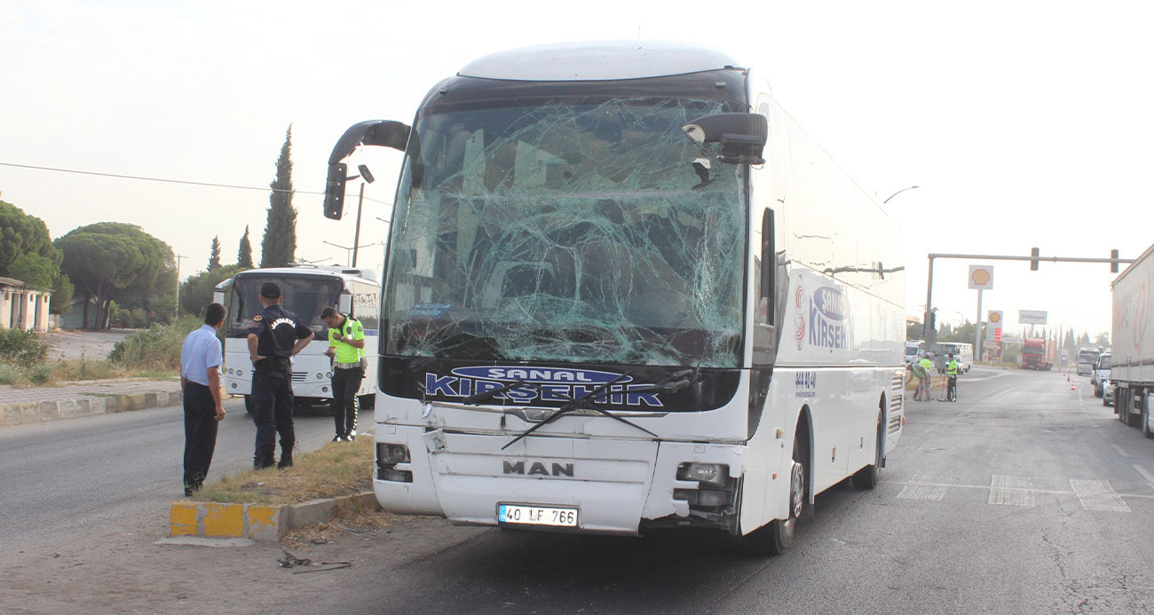 Manisa’da otobüs ile minibüs çarpıştı:11 yaralı