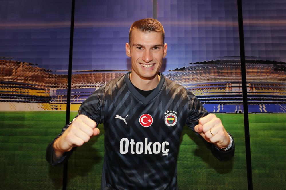 Fenerbahçe, Livakovic ile 5 yılık sözleşme imzaladı