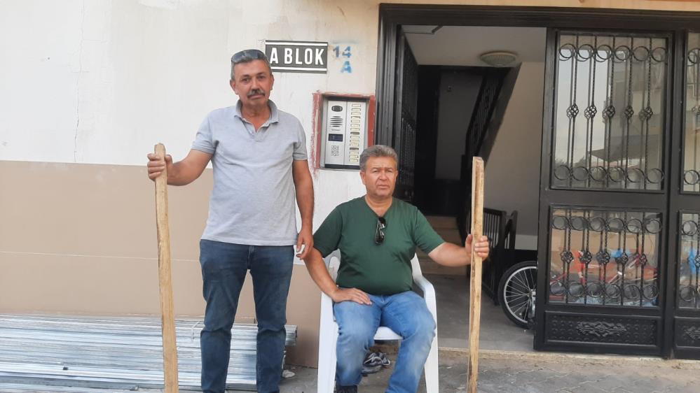 Bir haftada 8 yangın çıkan binada apartman sakinleri sopayla nöbete başladı