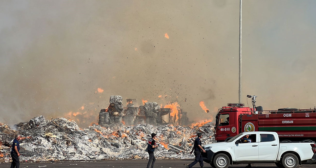 Kahramanmaraş’ta kağıt fabrikasındaki yangına havadan müdahale