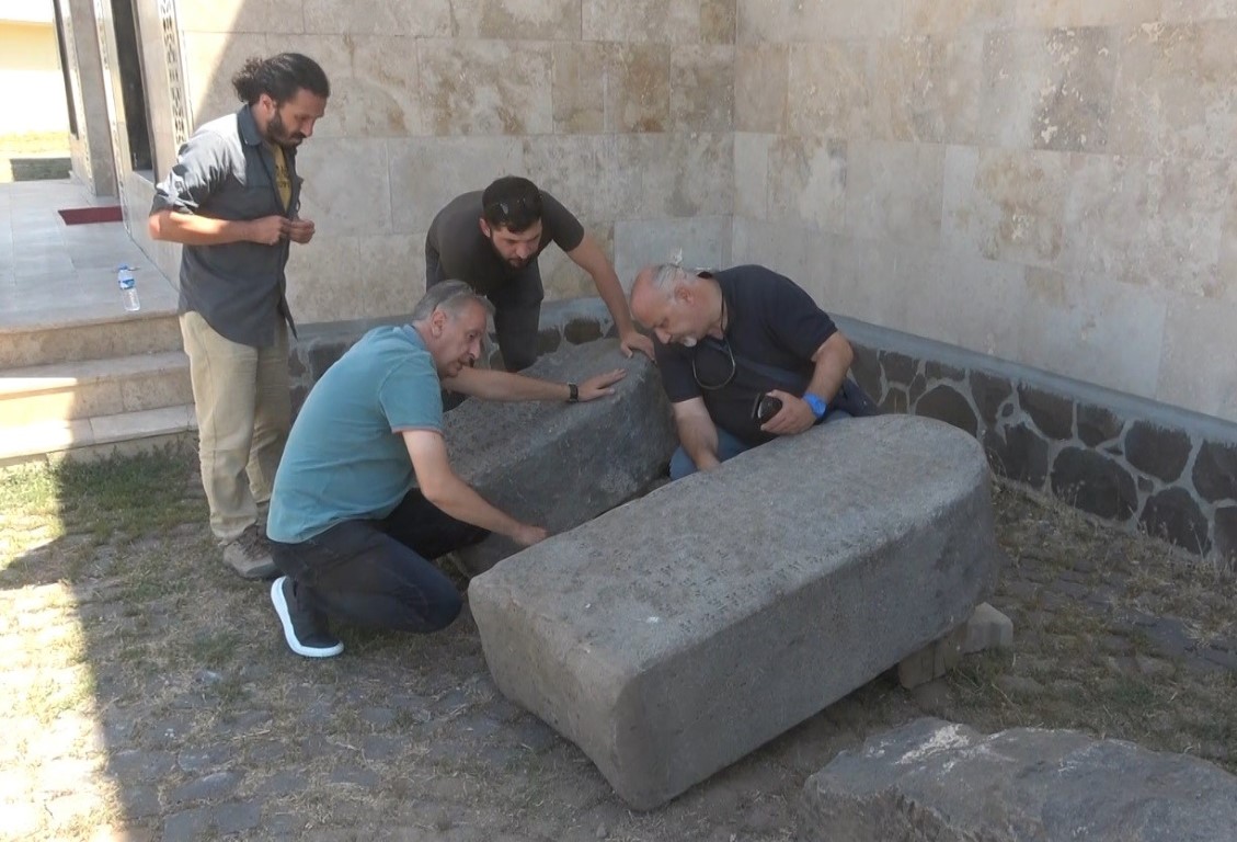 Malazgirt’te Urartu dönemine ait yazıtlar keşfedildi