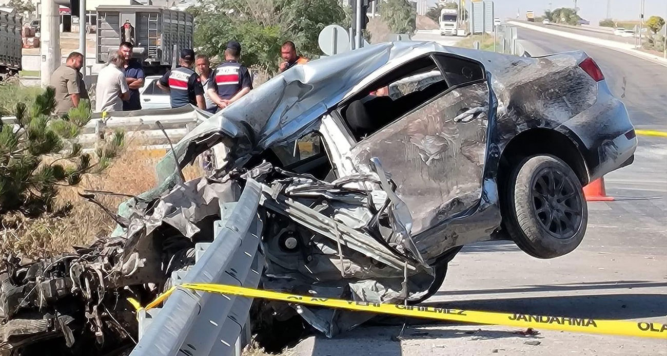 Bariyere saplanan otomobil hurdaya döndü: 1 ölü