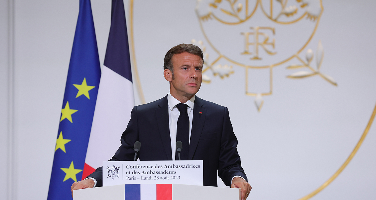 Fransa Cumhurbaşkanı Macron: &#039;Fransız elçi Nijer’de kalacak&#039;