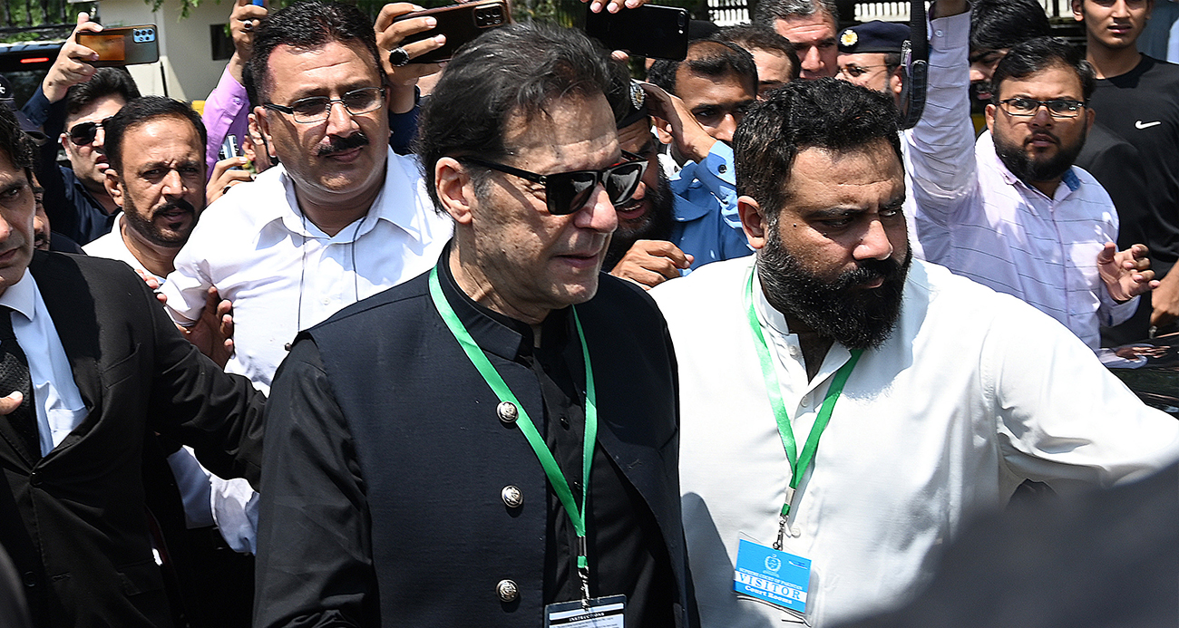 Eski Pakistan Başbakanı Khan’ın hapis cezası ertelendi