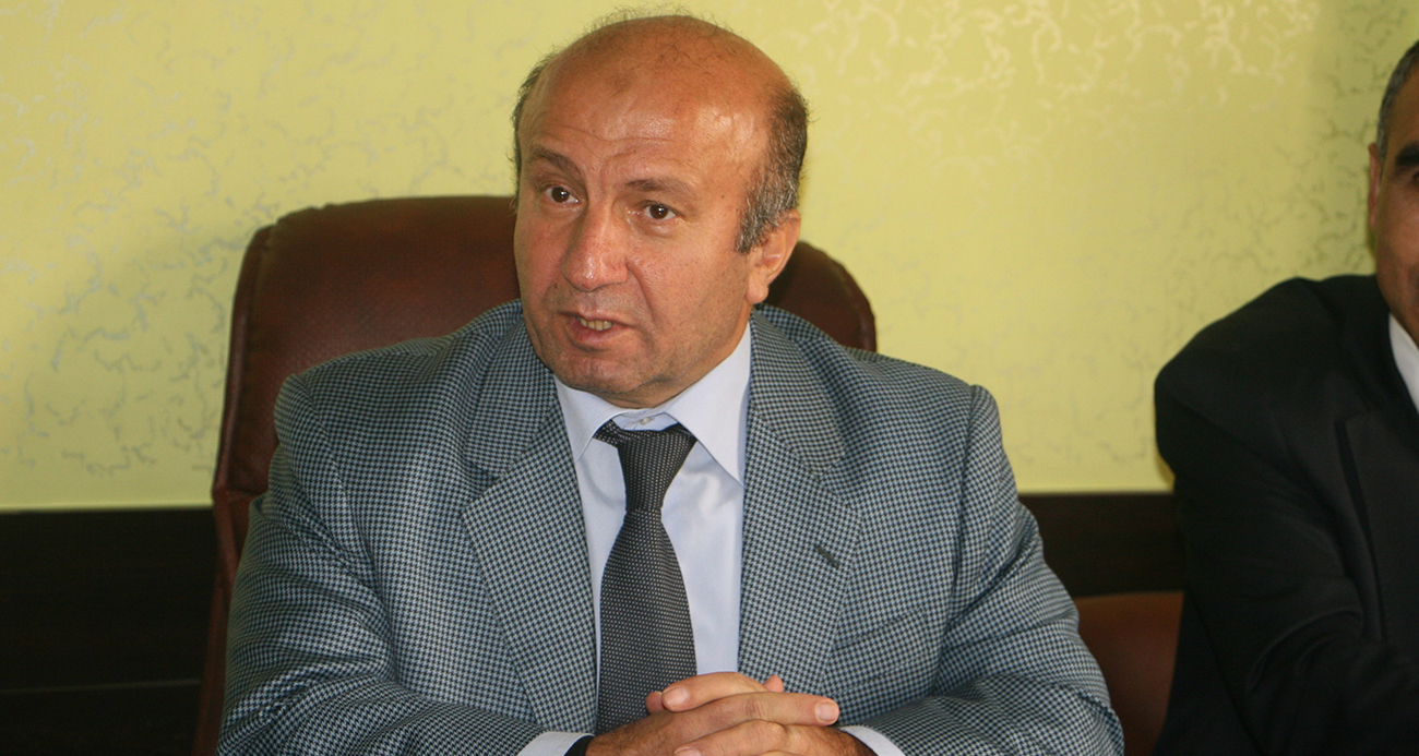 Eski bakan havuzda hayatını kaybetti