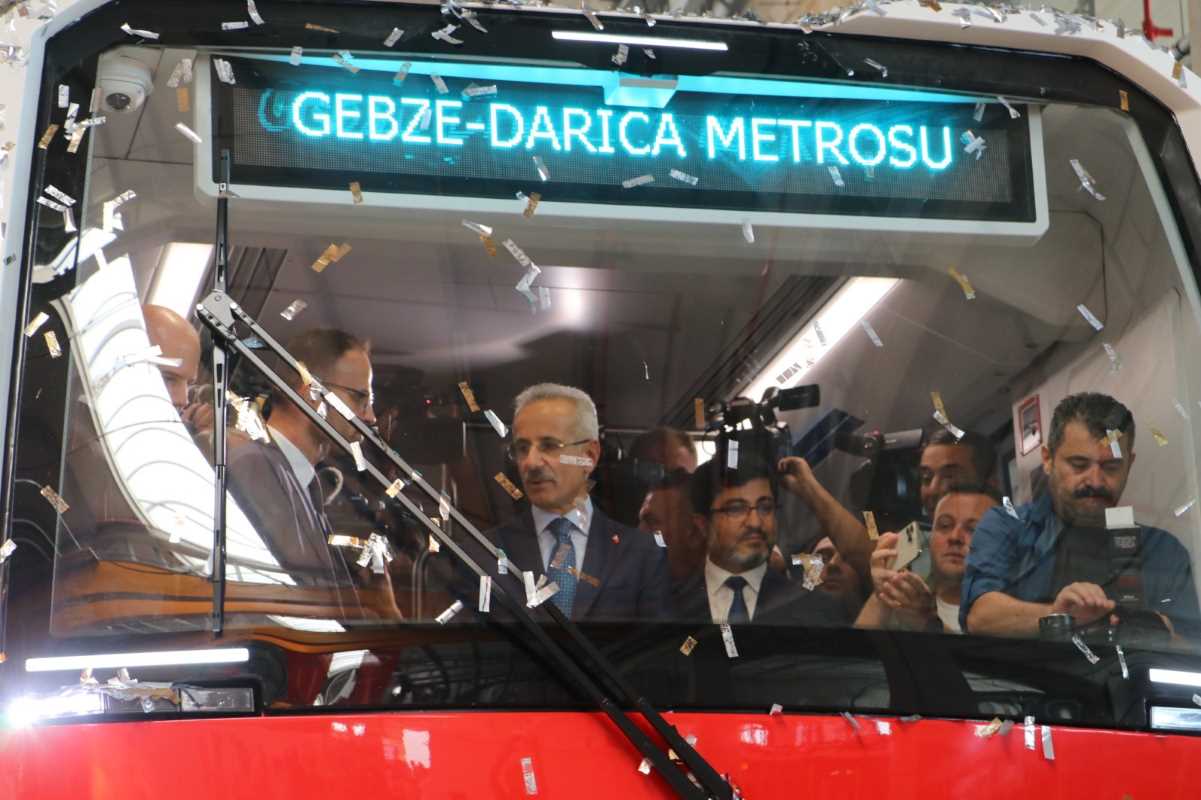 Yerli ve milli sürücüsüz ilk metro aracı Ulaştırma ve Altyapı Bakanlığına teslim edildi