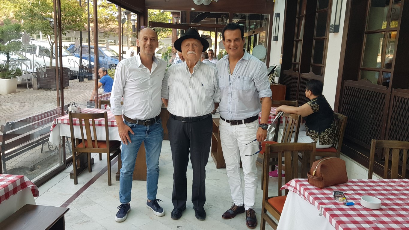 Ünlü sanatçı belediye başkanlığı için kolları sıvadı