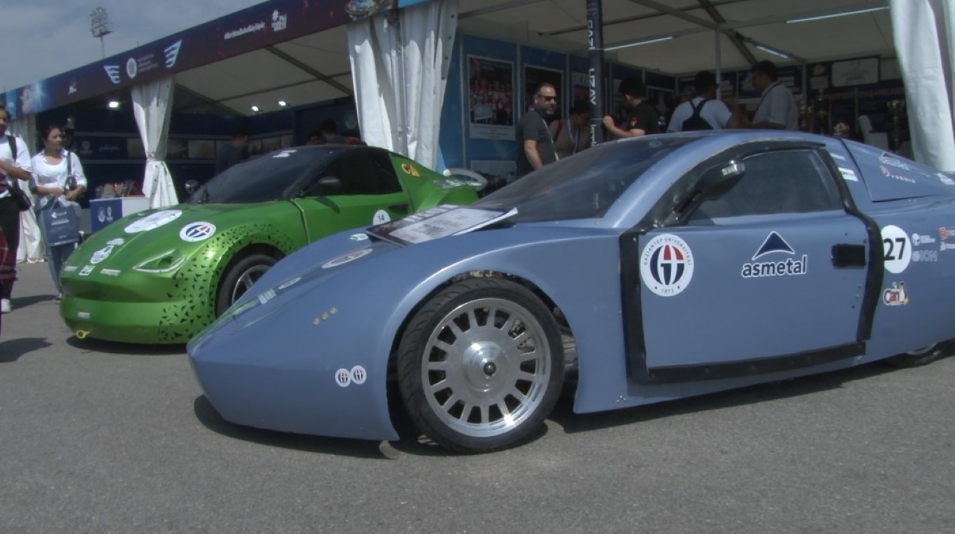 TEKNOFEST’te 1’inci olan depremzede öğrenciler ödüllerini Cumhurbaşkanı Erdoğan’dan aldı