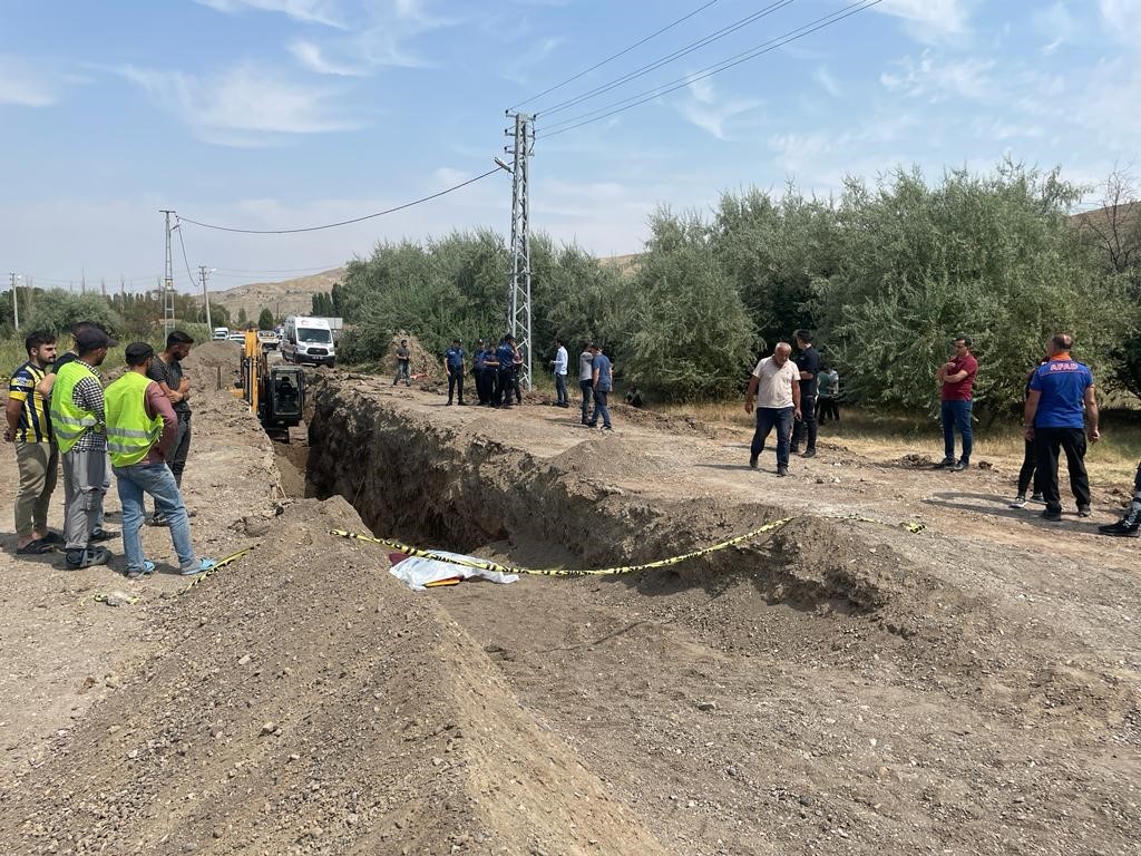 Göçük altında kalan işçi hayatını kaybetti