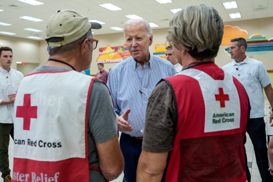 ABD Başkanı Biden, Idalia Kasırgası'nın vurduğu Florida'yı ziyaret etti