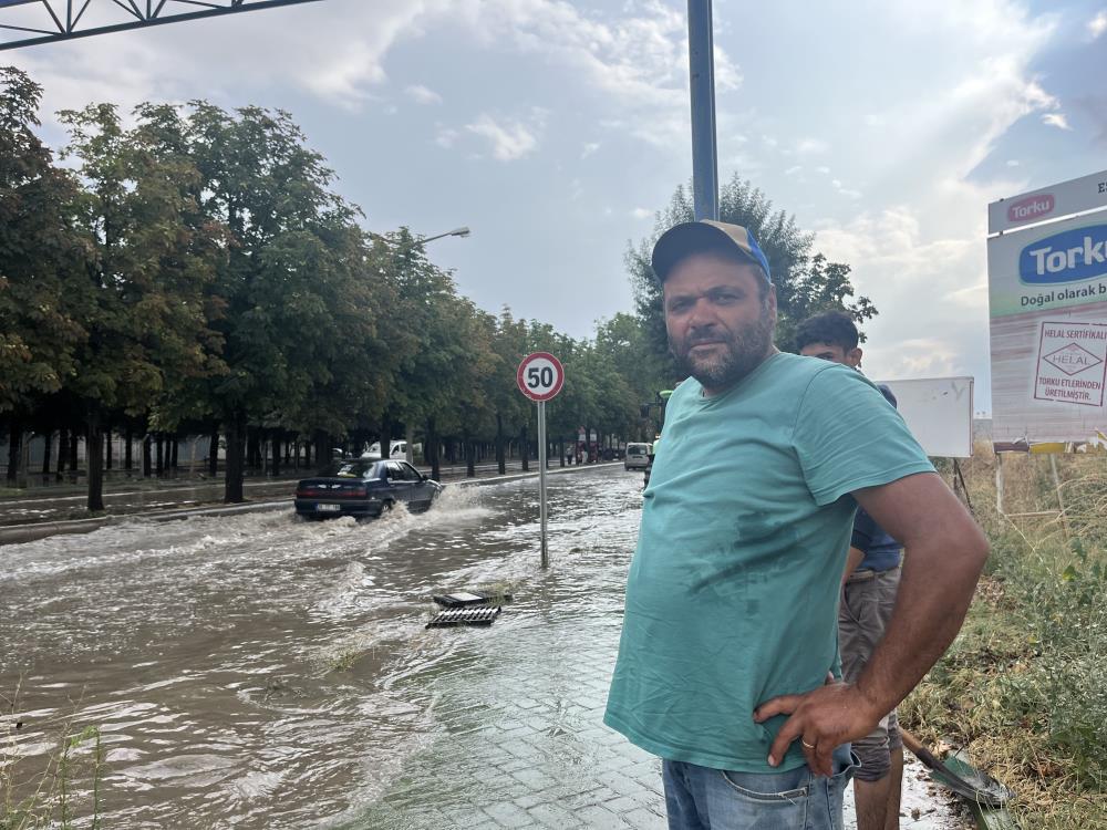 Altyapı sıkıntısı olan bölgede 30 dakikalık yağmurun faturası vatandaşa ağır oldu