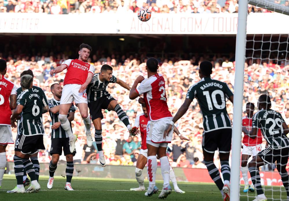 Arsenal, Manchester United karşısında uzatmalarda güldü