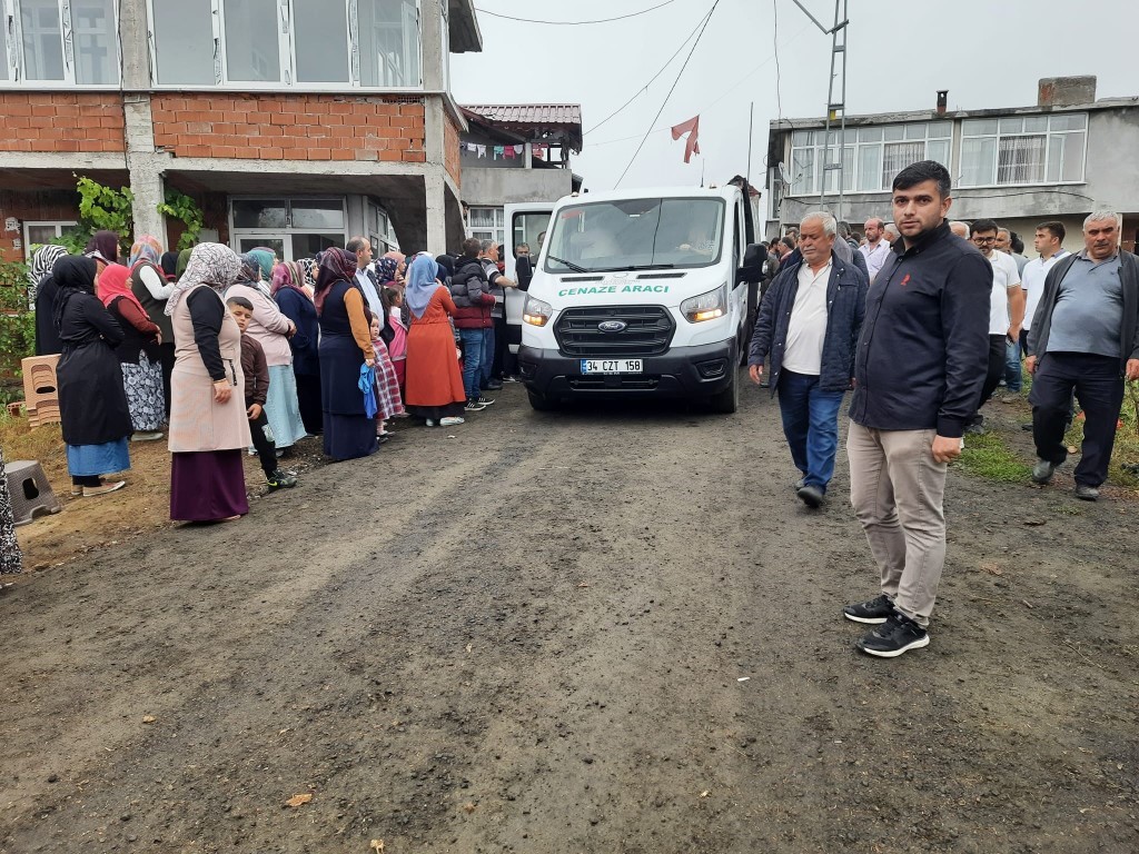 Son oyun: Düğünde çiftetelli oynarken kalbine yenildi, o anlar kamerada