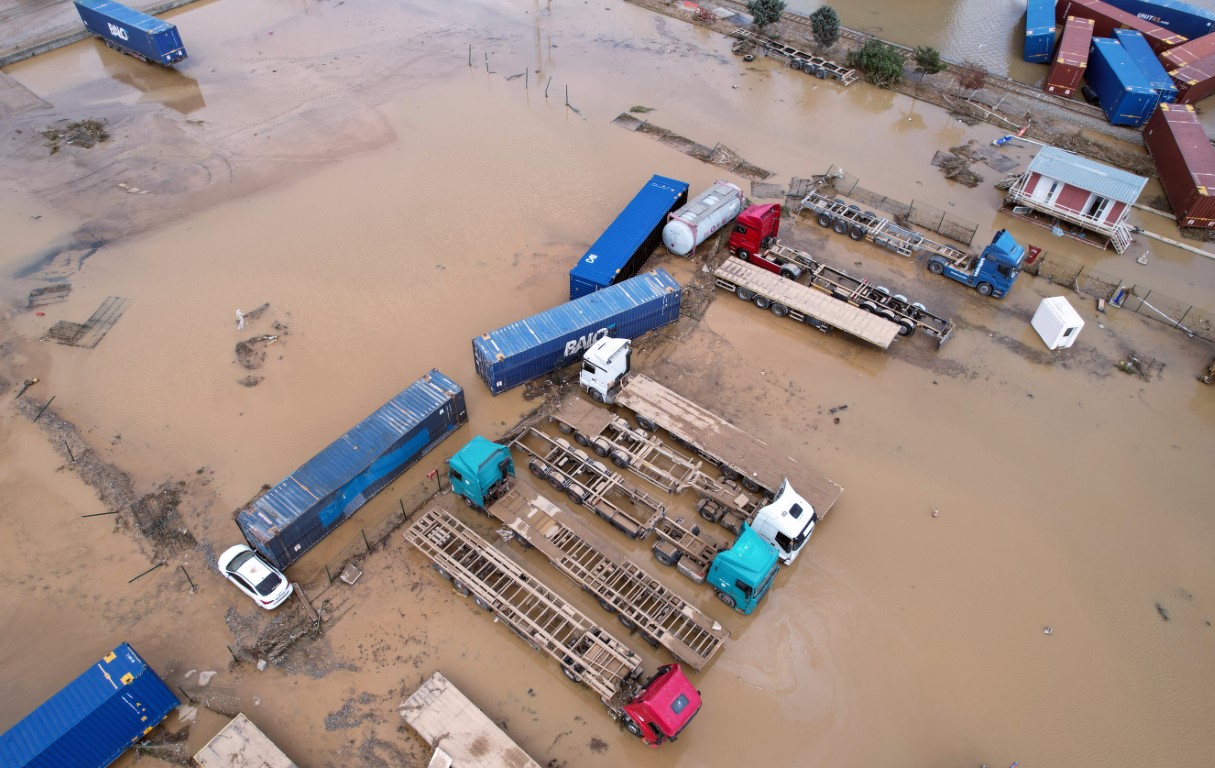 Fotoğraflarla göle dönen Halkalı Tren Garı