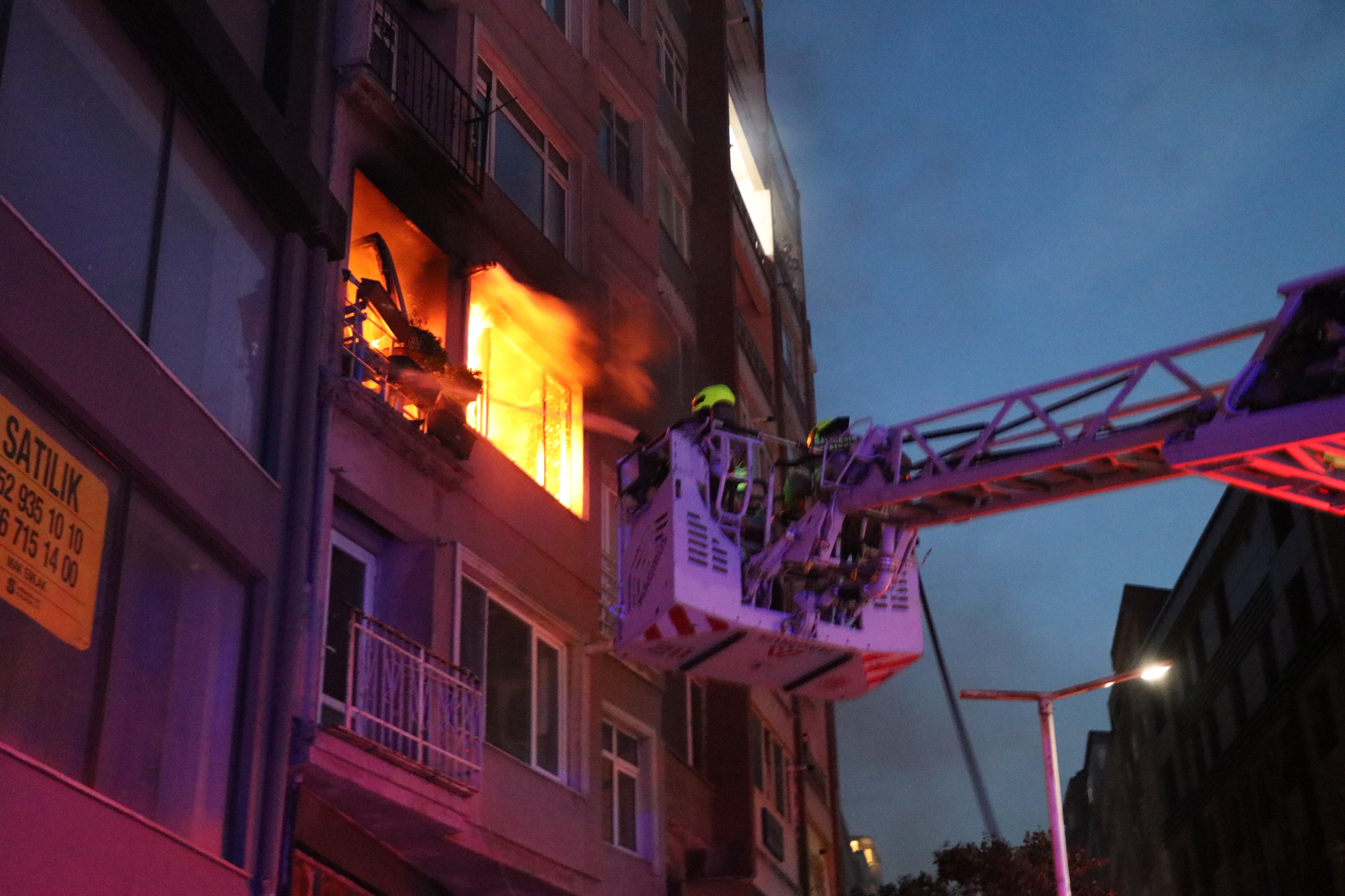 Bandırma’da ev yangını korkuttu