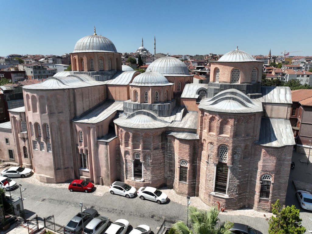 Molla Zeyrek Camii ihtişamıyla dikkat çekiyor