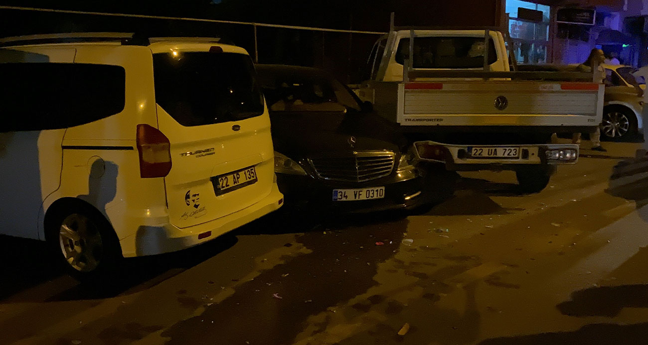 Edirne’de alkollü sürücü park halindeki araçlara çarptı