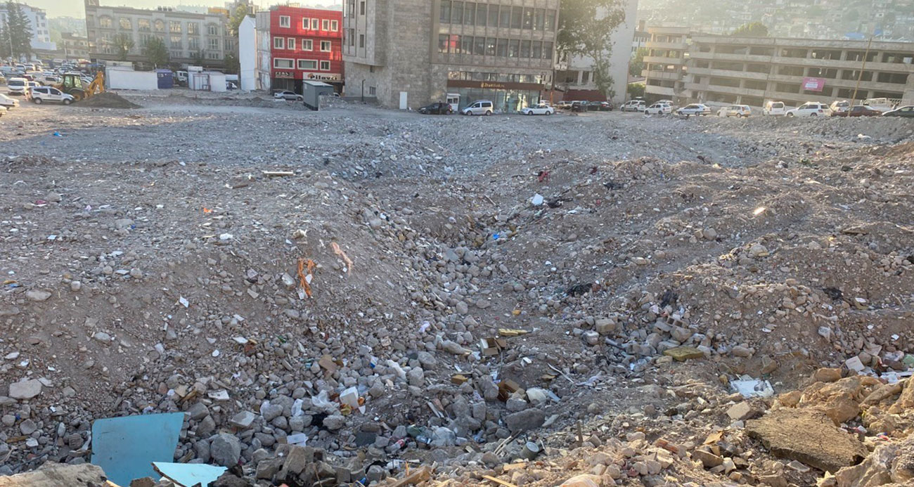 Kahramanmaraş’ta 85 iş yerinin bulunduğu handan geriye boş bir arazi kaldı