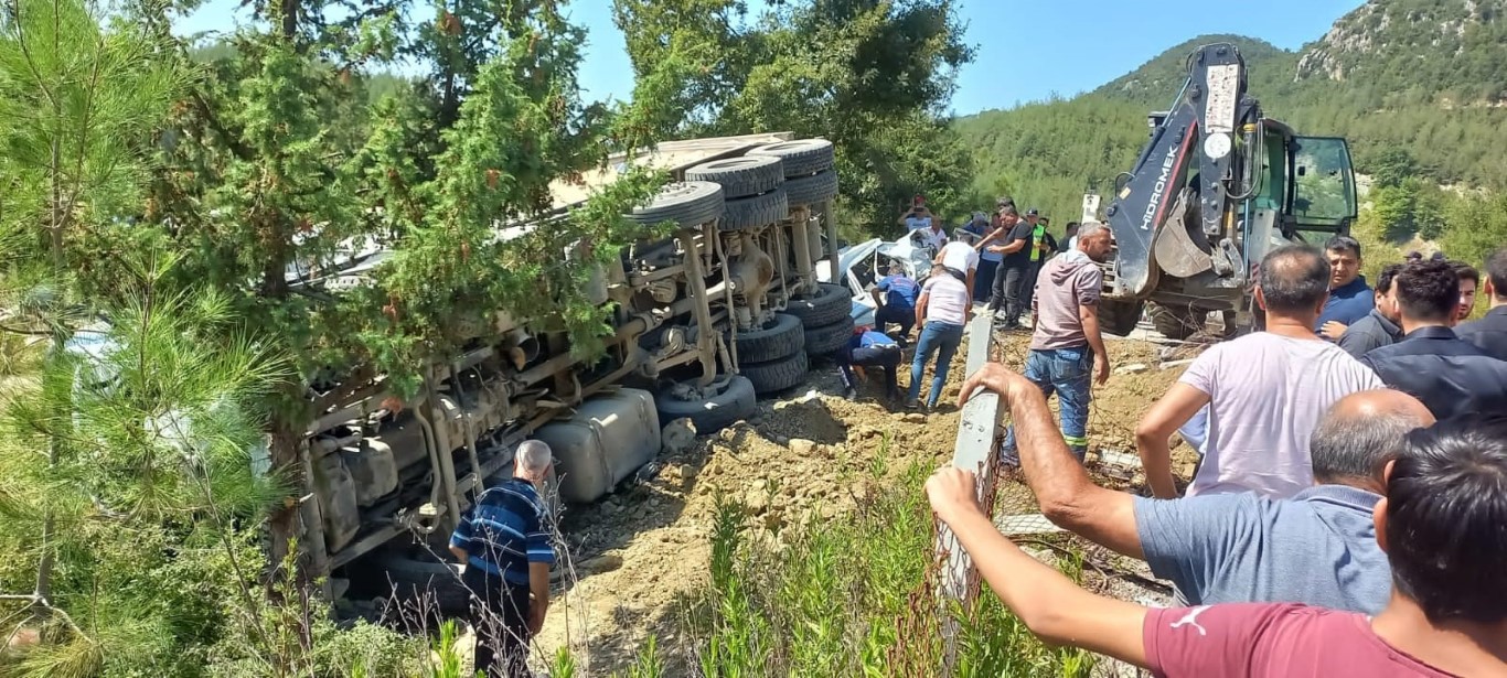 Kahramanmaraş’ta freni patlayan kamyon kalabalığın arasına daldı: 5 ölü, 25 yaralı