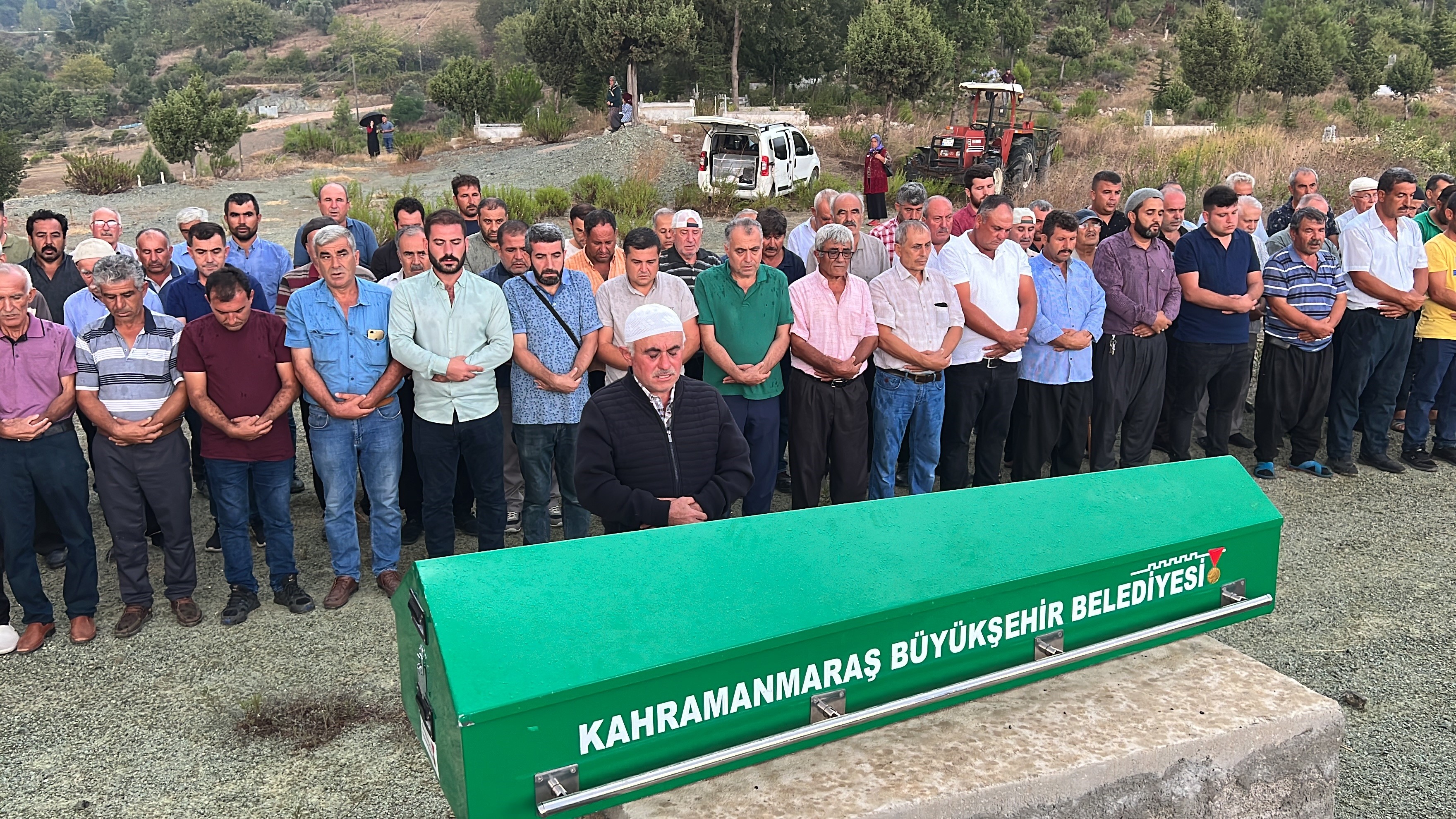 Yakınının cenazesine katılmıştı: Kamyon kazasında ölen adam toprağa verildi