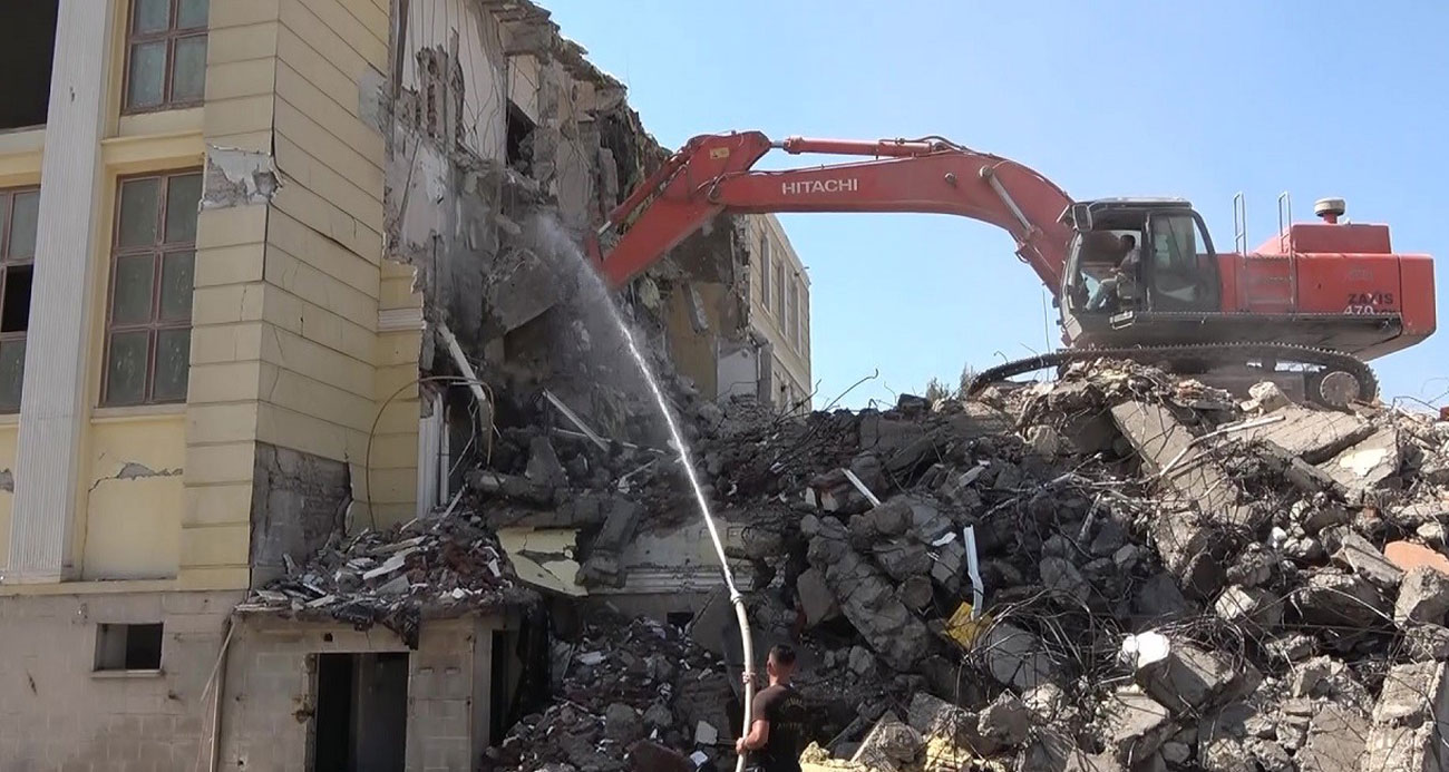 Kahramanmaraş’a 66 yıl hizmet veren valilik binası yıkılıyor
