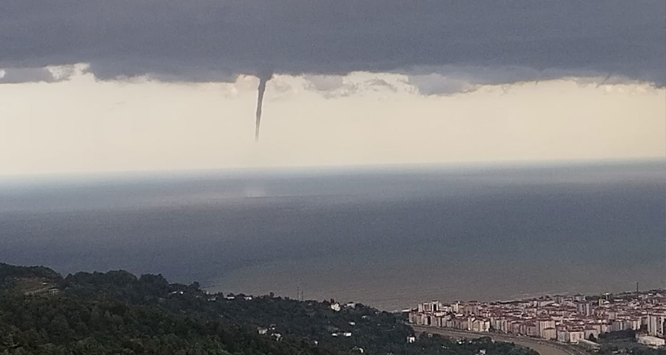 Arhavi’de oluşan hortum böyle görüntülendi