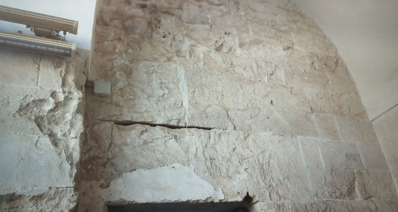 Mardin’de bin yıllık medresede deprem sonrasında çatlaklar oluştu