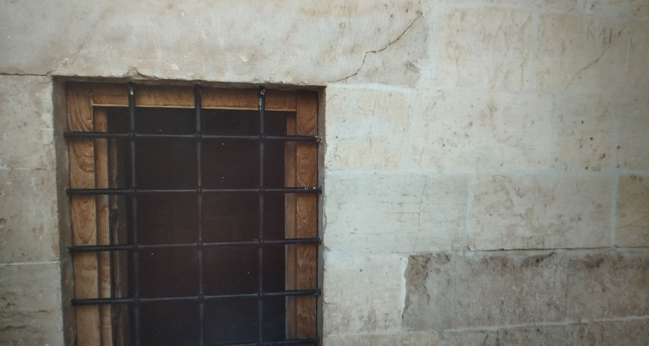 Mardin’de bin yıllık medresede deprem sonrasında çatlaklar oluştu