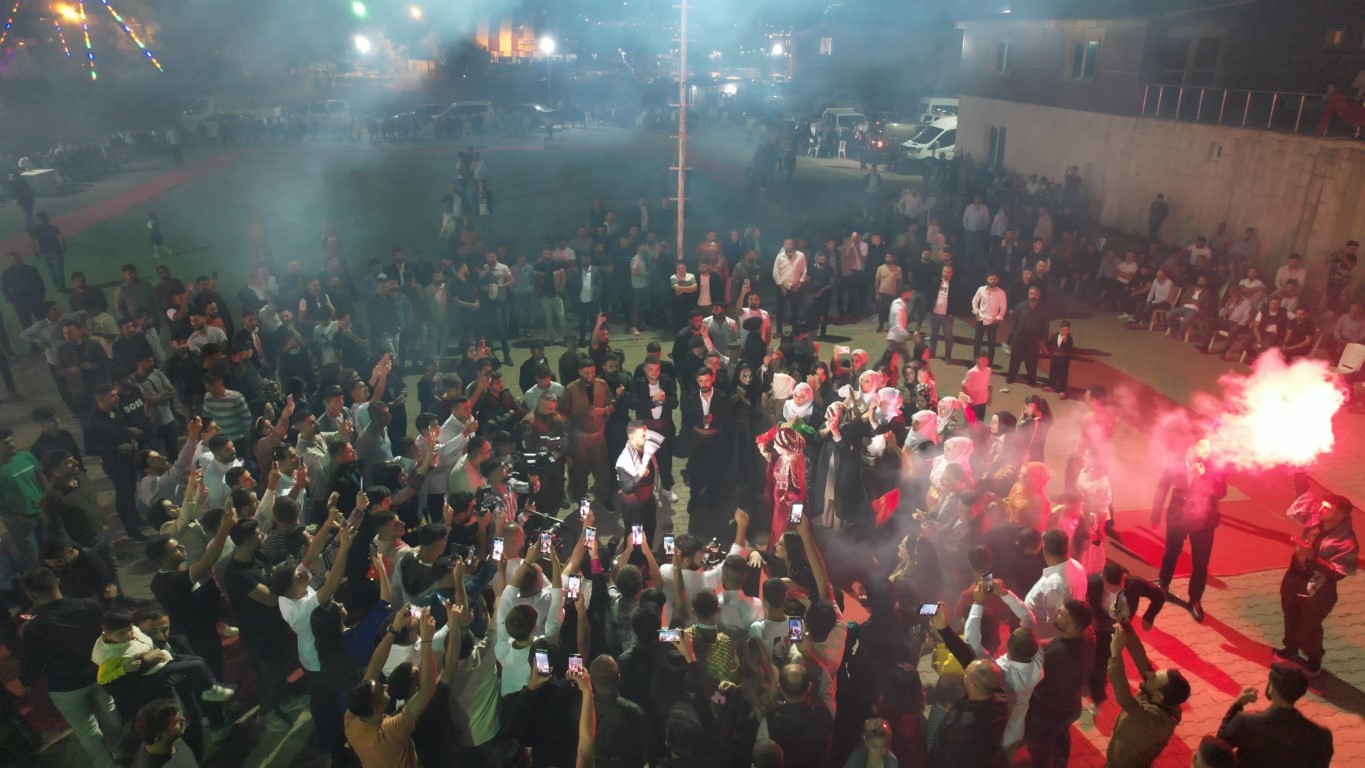 Ses sanatçısı damadın düğününe 150 sanatçı katıldı