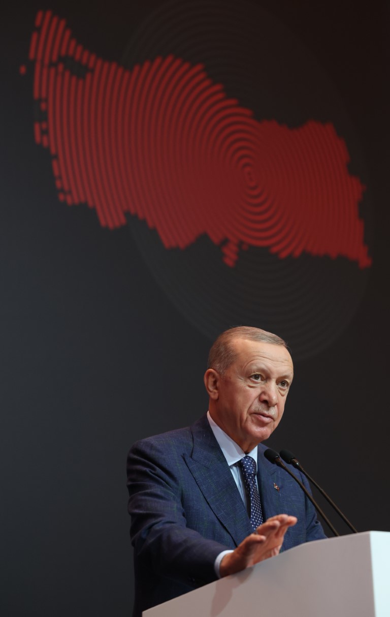 Cumhurbaşkanı Erdoğan: “Ülkemizin 81 vilayetinin tamamını deprem bölgesi olarak görüp çalışmaları yürütmemiz gerekiyor”