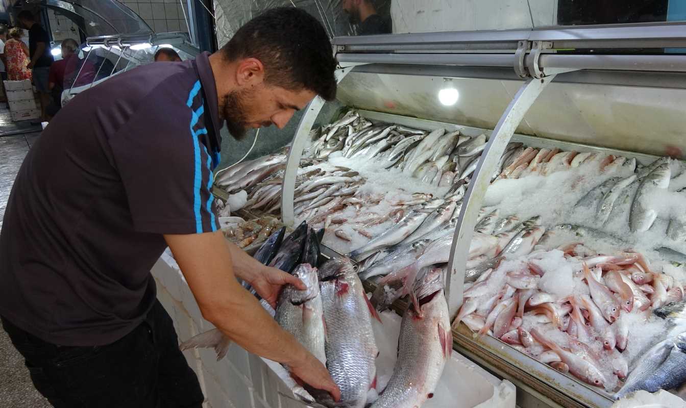 Akdeniz’de de sezonun açılmasıyla tezgahlar balıkla doldu