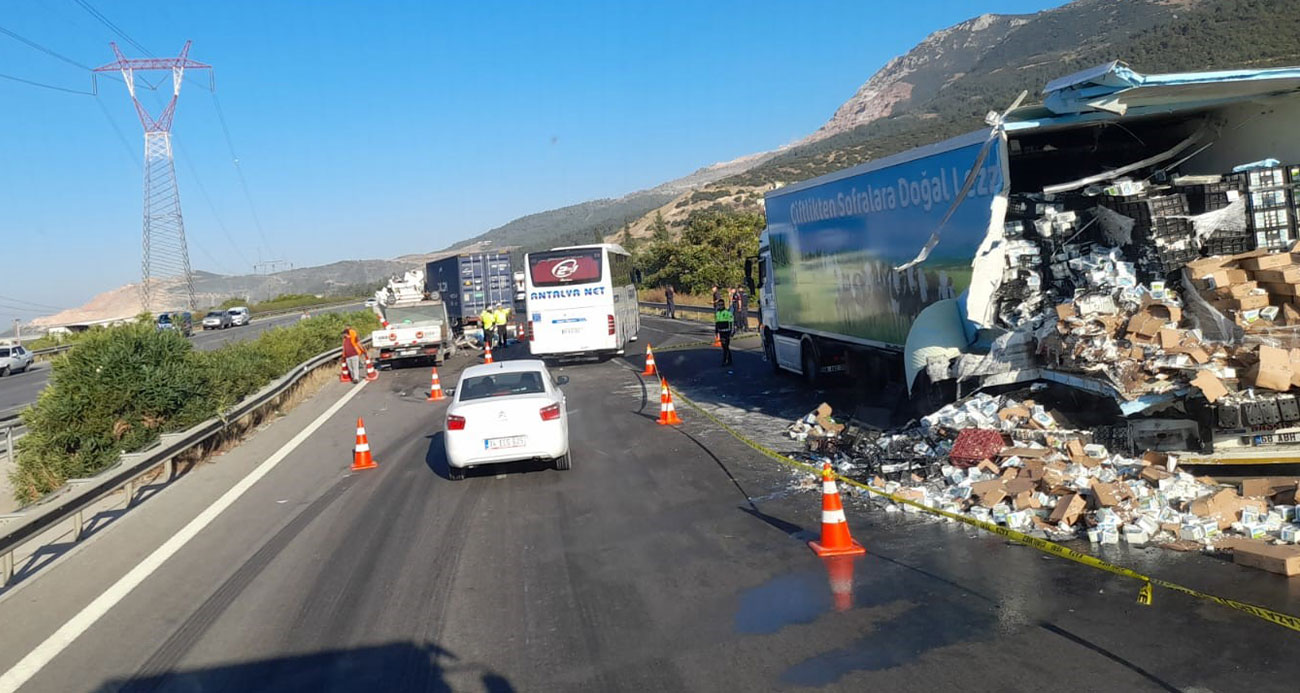 Arıza yapan tıra arkadan gelen tır çarptı : 2 ölü