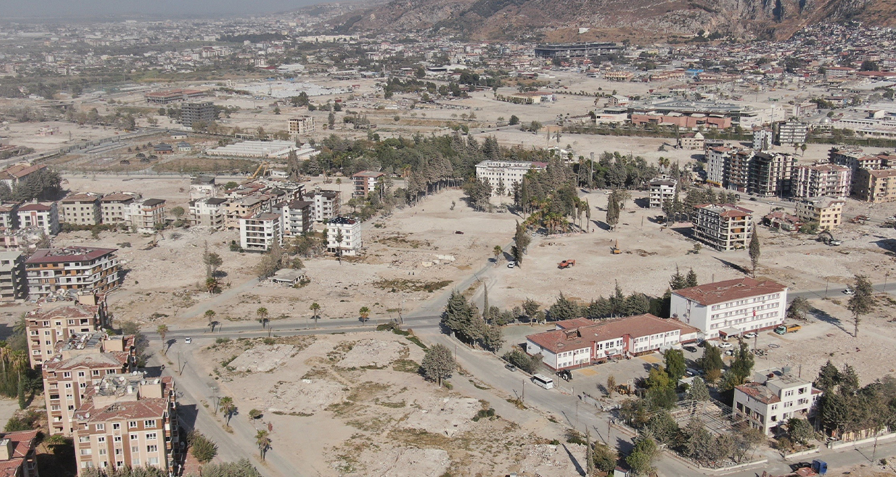 Enkazın yüzde 72’sinin kaldırıldığı Hatay’da, vatandaş yıllarca yaşadığı sokakları tanıyamaz hale geldi