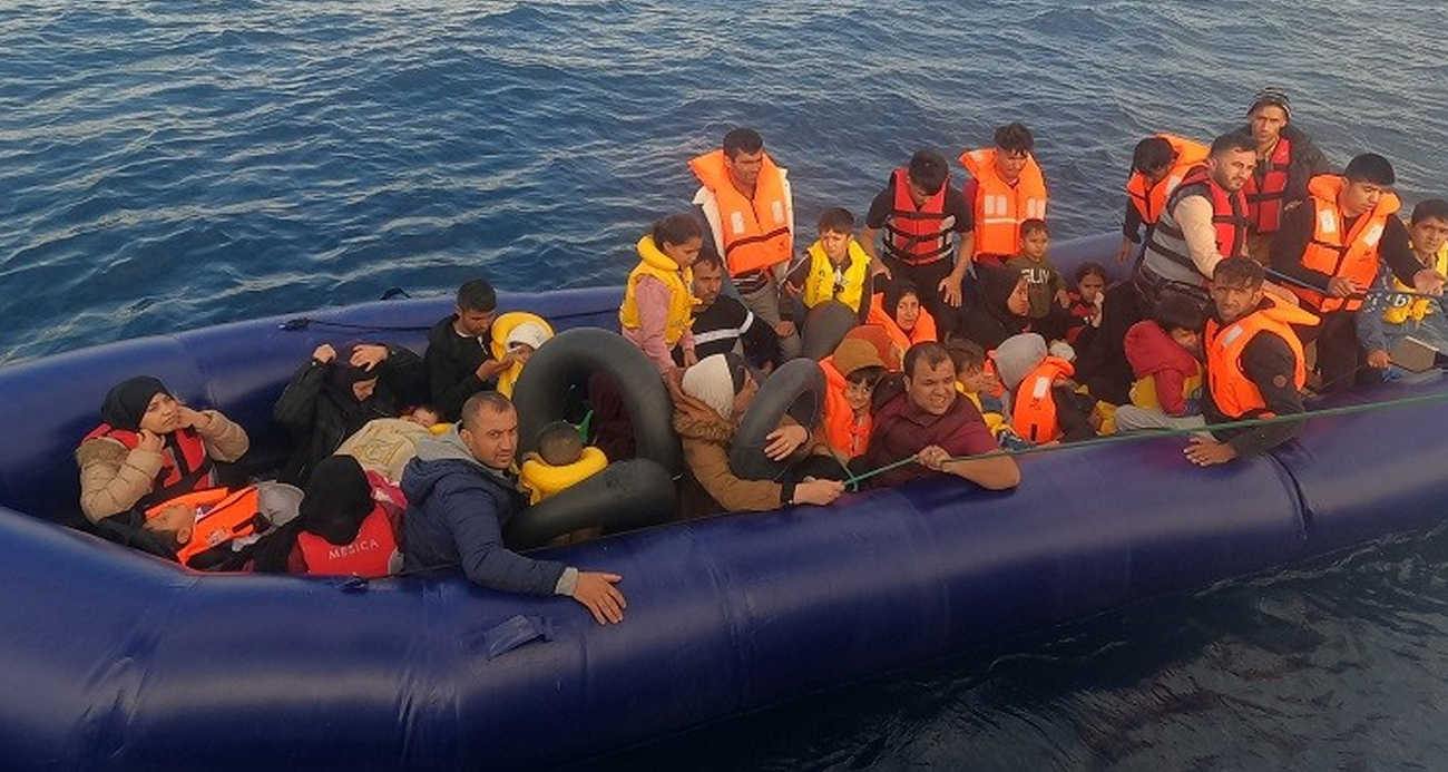 Ayvacık açıklarında 70 kaçak göçmen kurtarıldı, 41 kaçak göçmen yakalandı