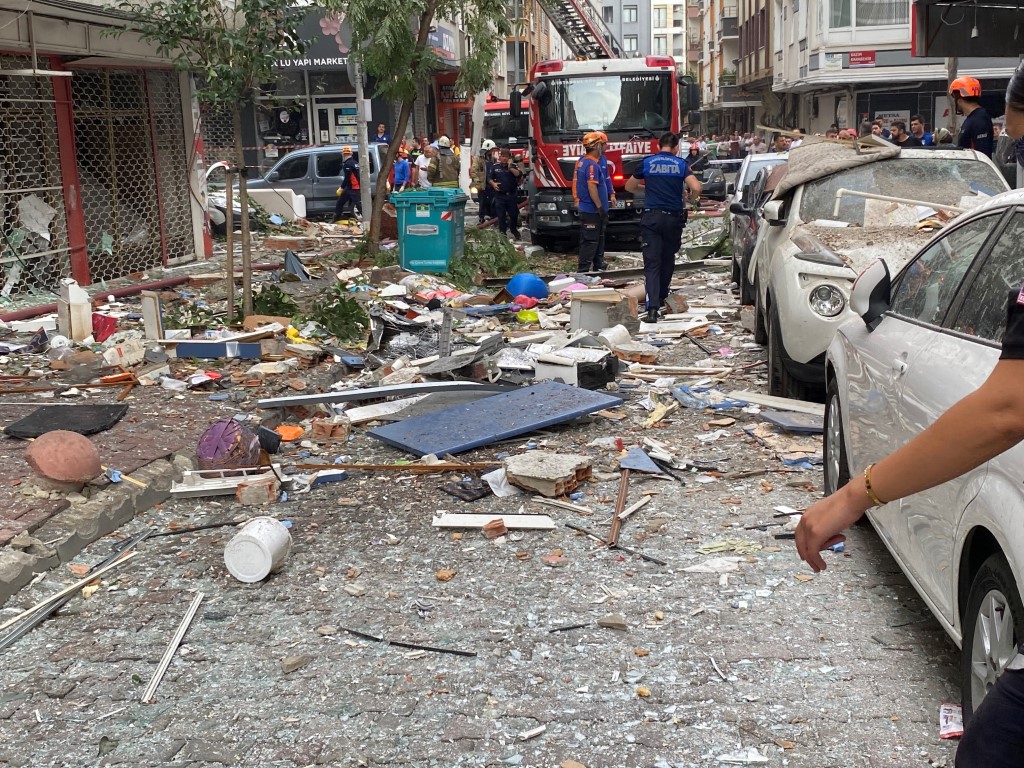 Bahçelievler'de bir apartman dairesinde patlama