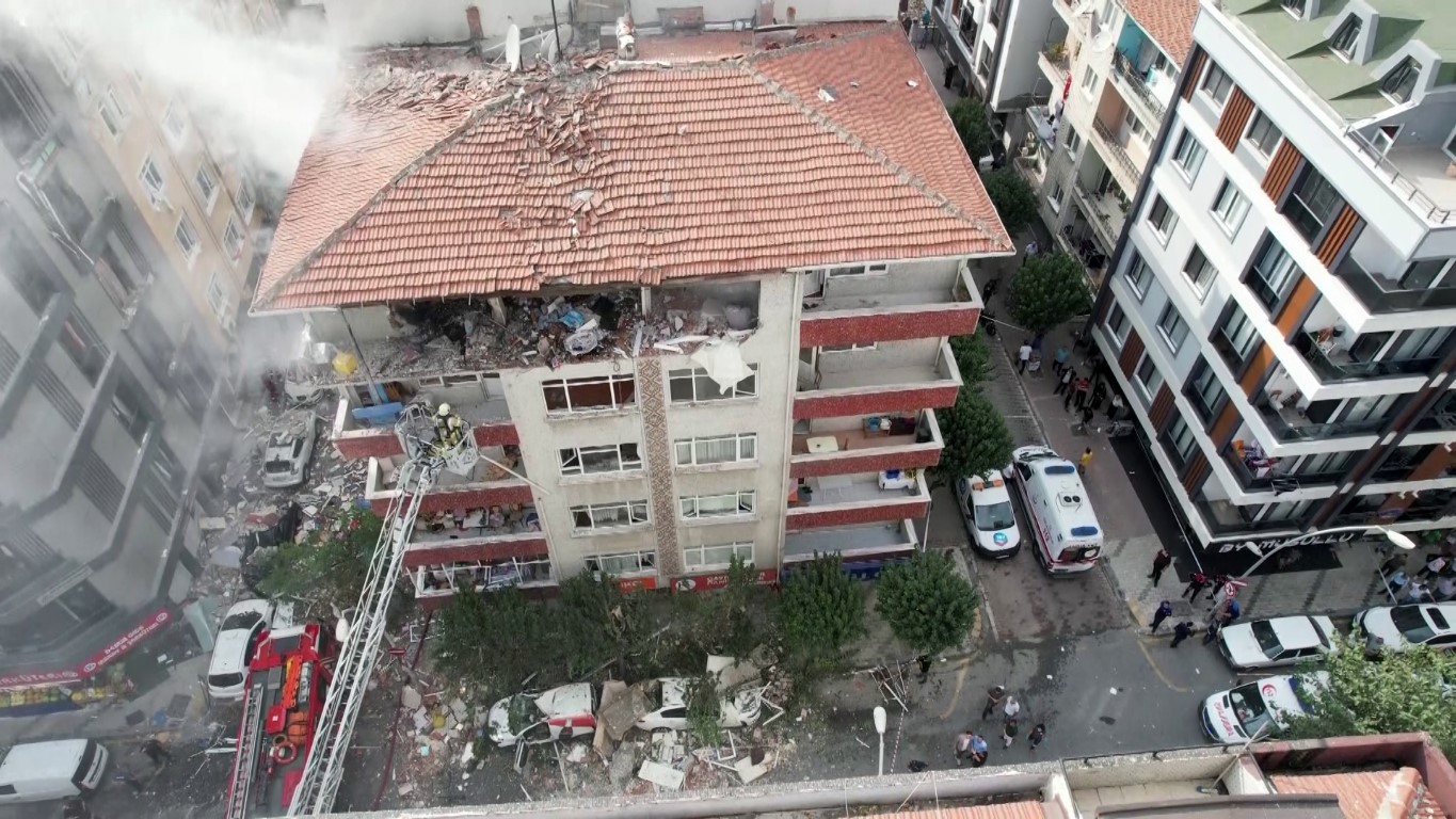 Bahçelievler'de bir apartman dairesinde patlama