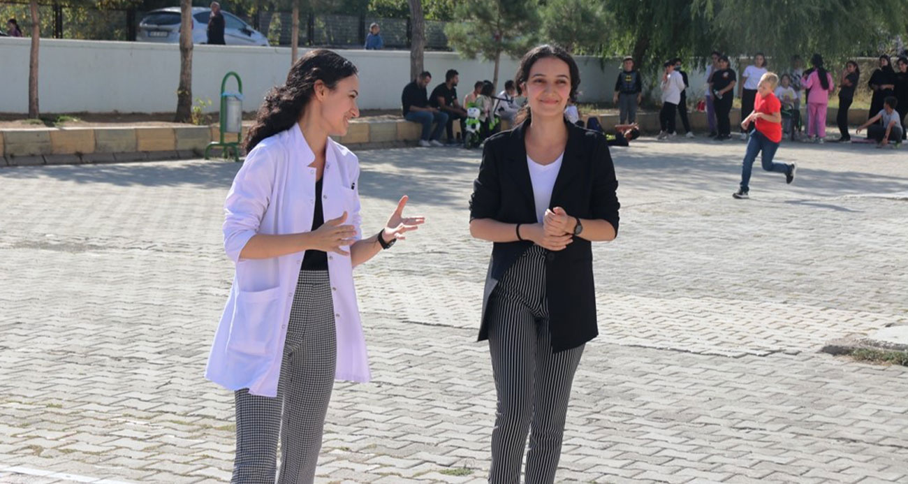 İkiz kız kardeşler Bitlis’e matematik öğretmeni olarak atandı