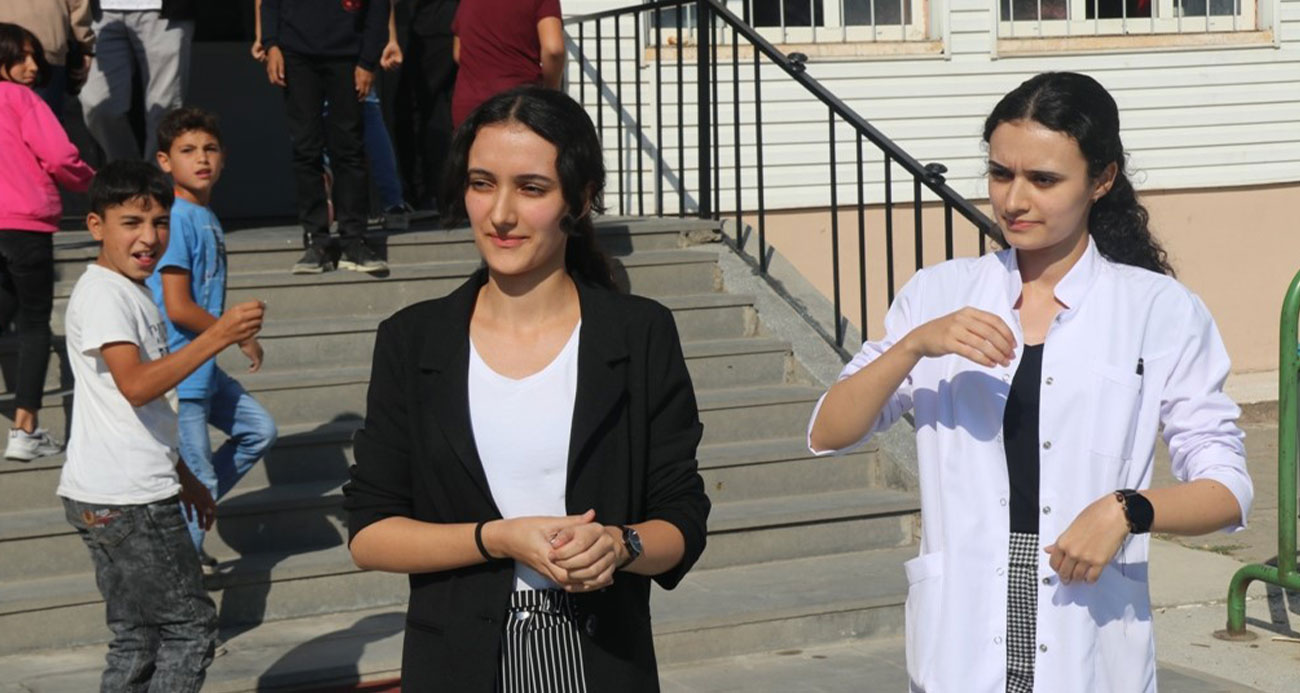 İkiz kız kardeşler Bitlis’e matematik öğretmeni olarak atandı