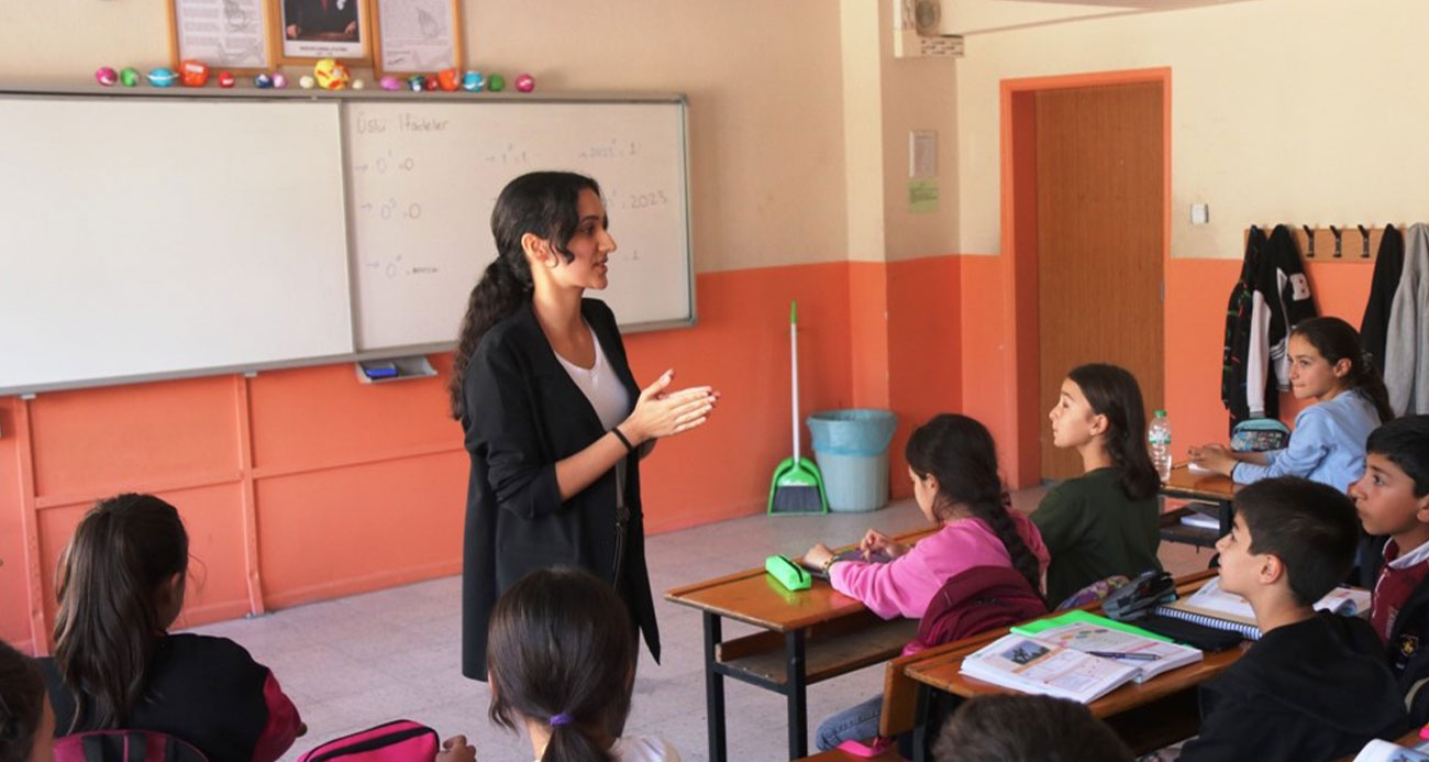 İkiz kız kardeşler Bitlis’e matematik öğretmeni olarak atandı