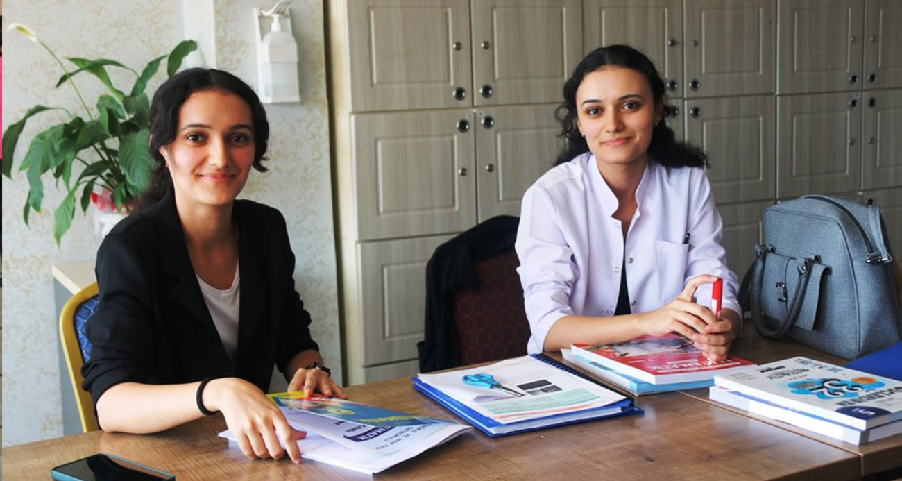 İkiz kız kardeşler Bitlis’e matematik öğretmeni olarak atandı