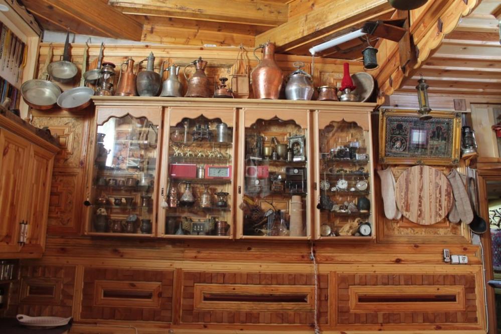 Baba ocağını restore edip kültür evine çevirdi bin parça antika eşyayı evinde sergiliyor
