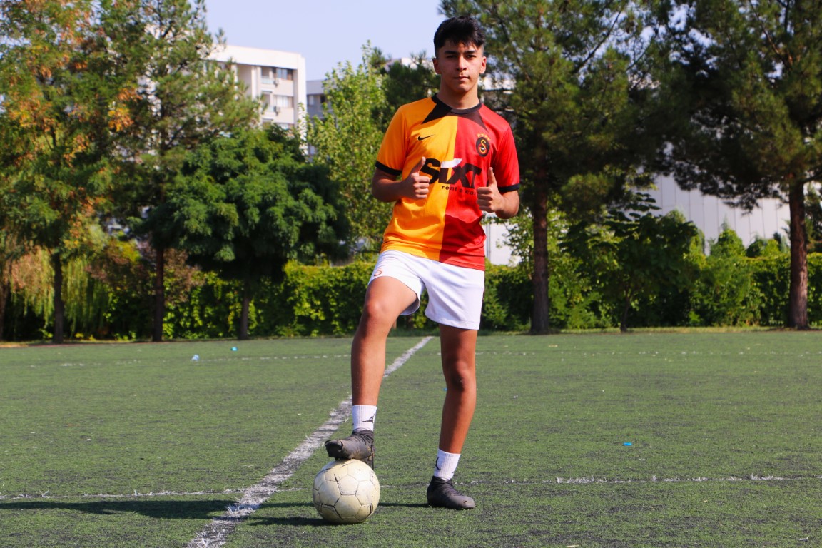 17 yaşındaki Çağrı, futbol aşkıyla kanseri yendi
