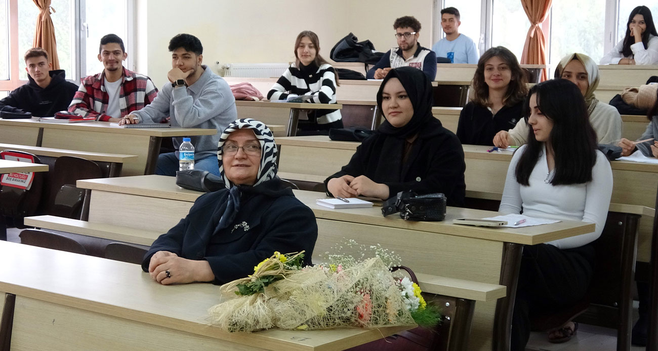 59 yaşında azmetti, üniversiteli oldu