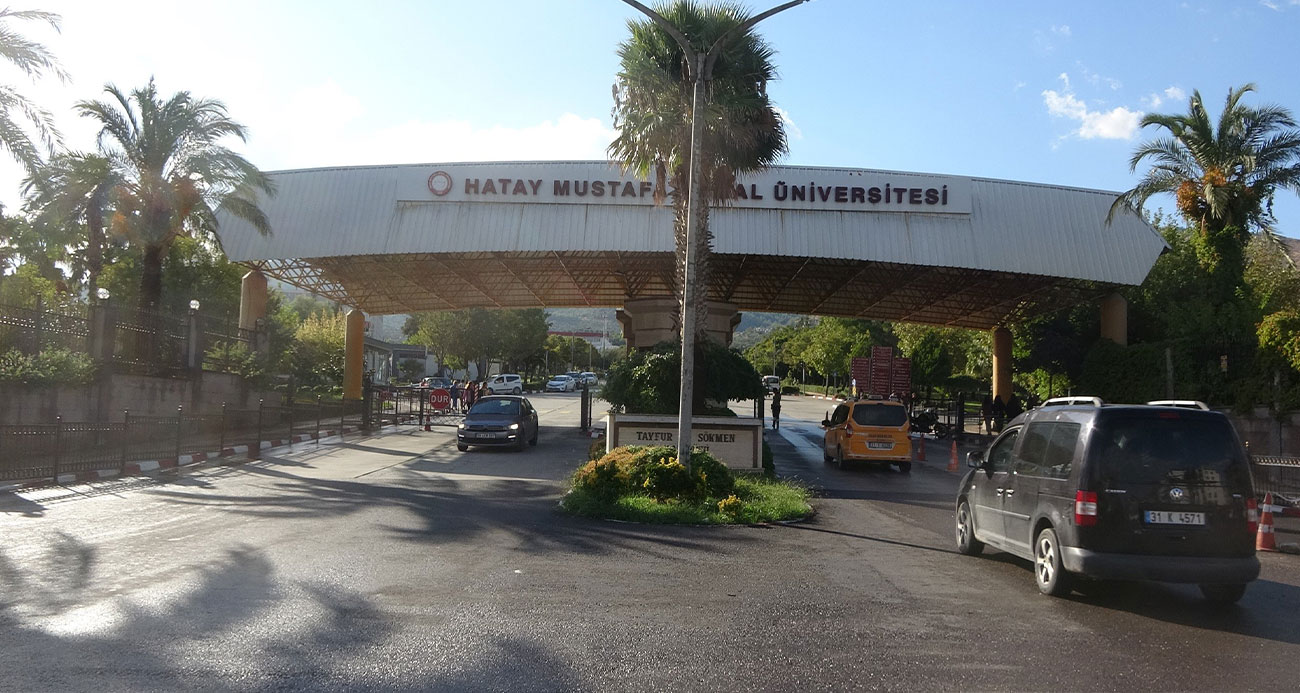 Enkaz kentte üniversite öğrencileri aylar sonra yüz yüze eğitime başladı