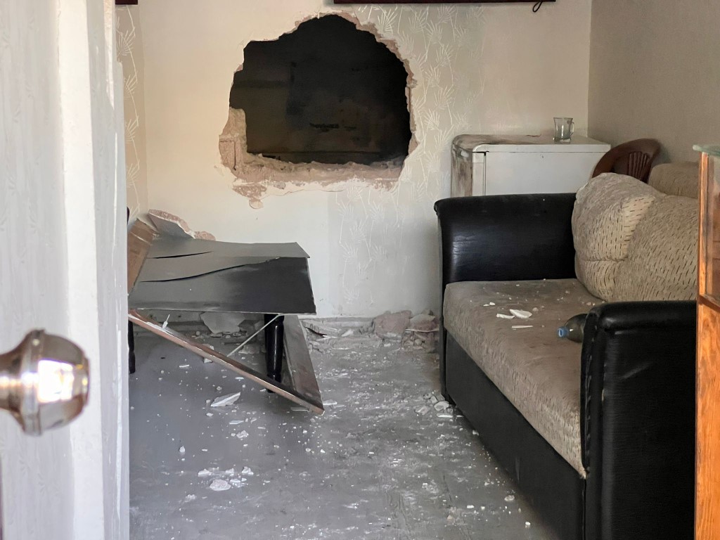 Duvarı delerek girdiler, altınları çalıp kayıplara karıştılar