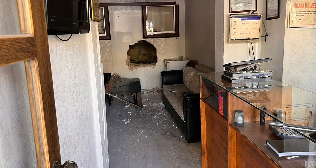 Duvarı delip, kuyumcuyu 15 dakikada soymuşlar