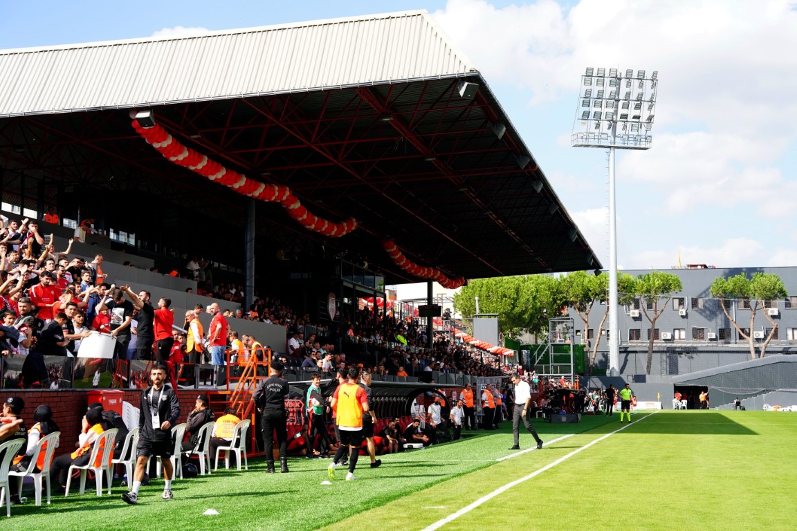 Pendikspor, sahasında ilk kez Süper Lig maçına çıktı