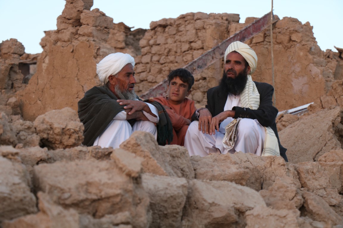 Afganistan depreminde can kaybı 2 bine yükseldi