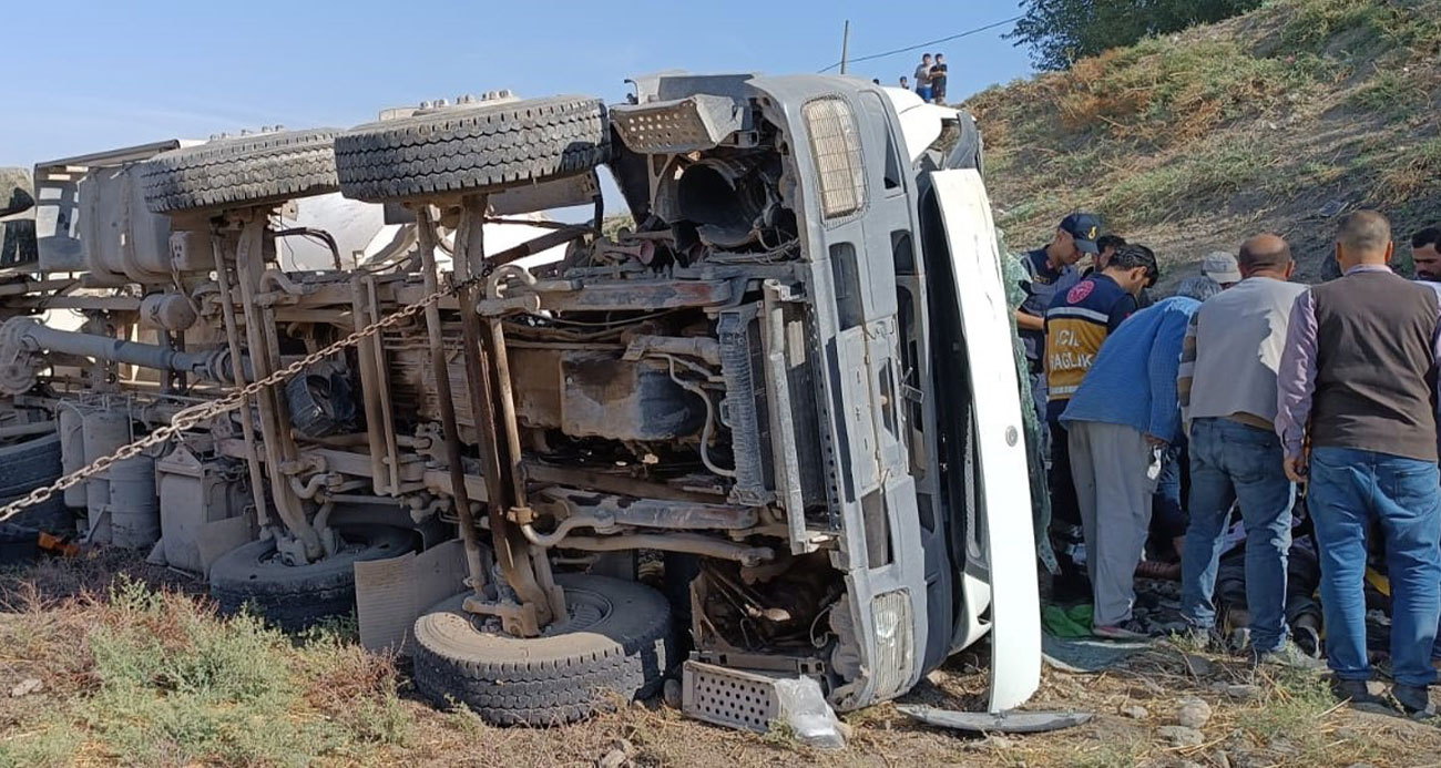 Devrilen beton mikserinin sürücüsü öldü